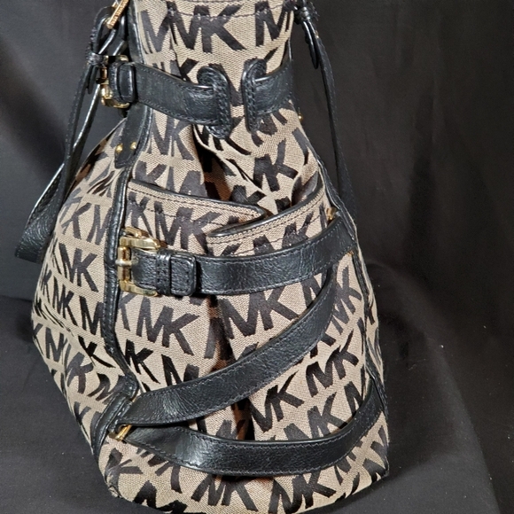 Large Michael Kors Gansevoort Bag - Picture 7 of 12